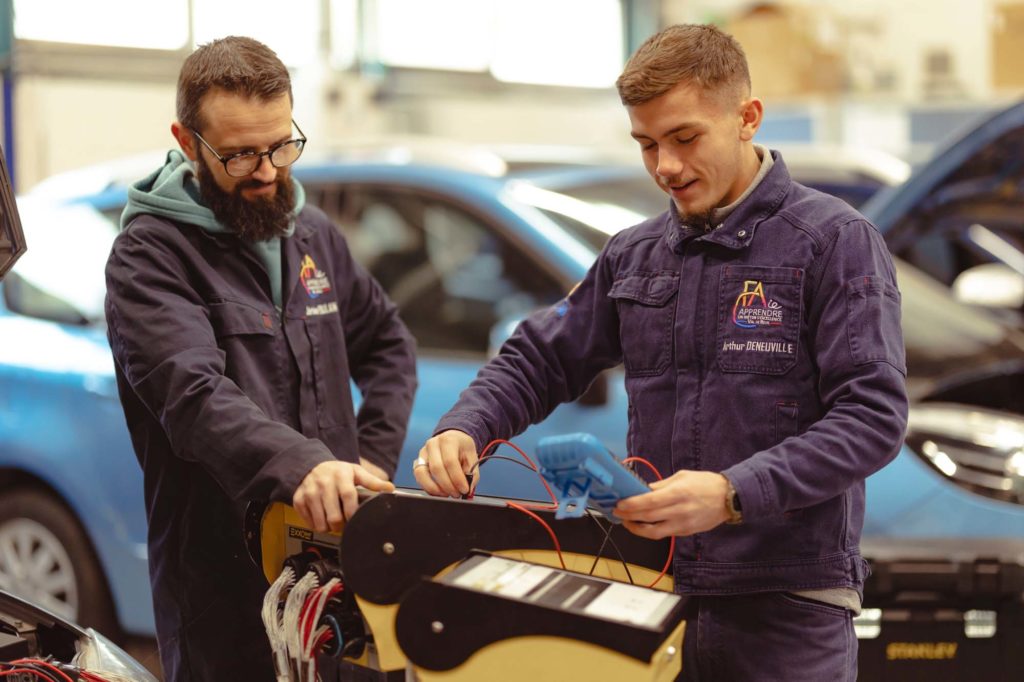 devenir mécanicien automobile contrôleur techniqueen apprentissage au CFAie Normandie