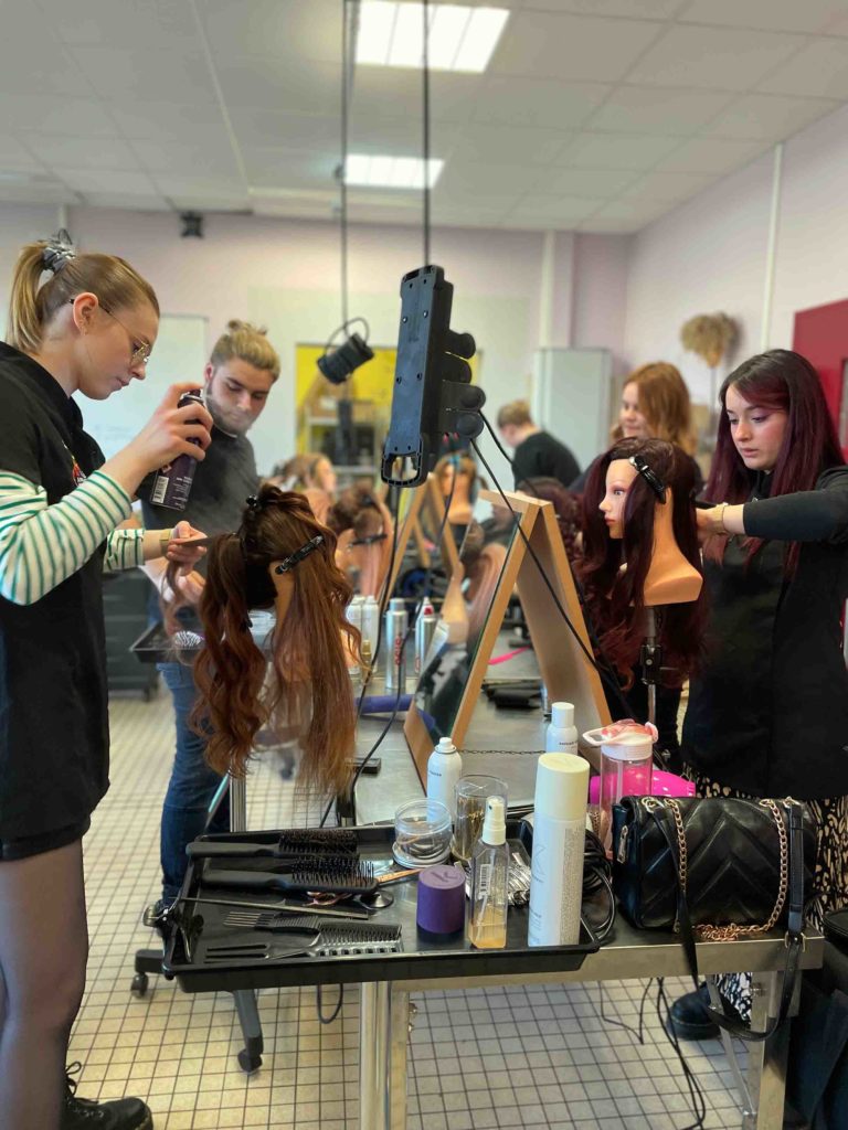 CFAie concours inter poles coiffure fleurs