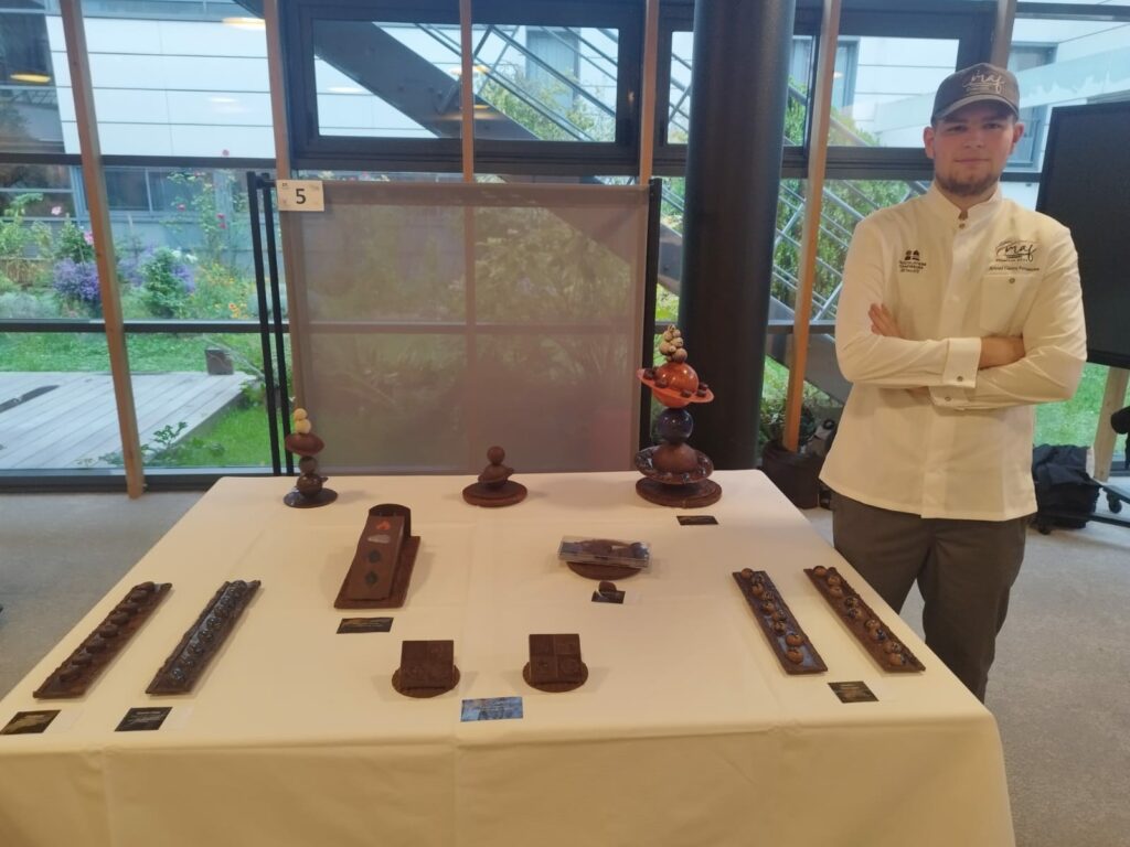 Buffet d'Arnold CALERO du CFAie, finaliste national du MAF chocolatier confiseur 2023