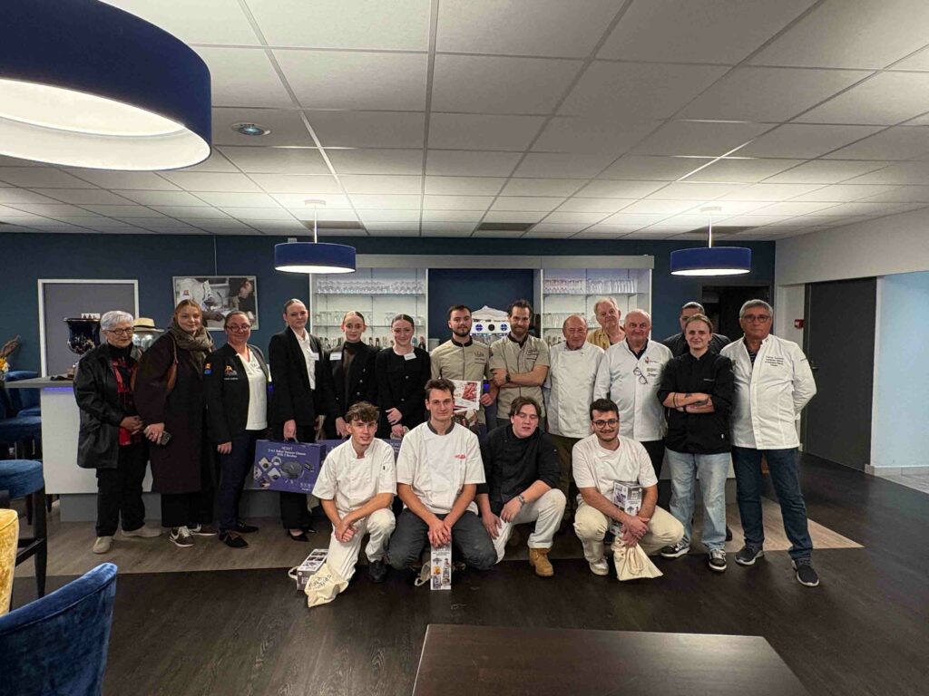 Photo de groupe de tout les acteurs du concours qui s'est dérouler au CFAie de Val-de-Reuil